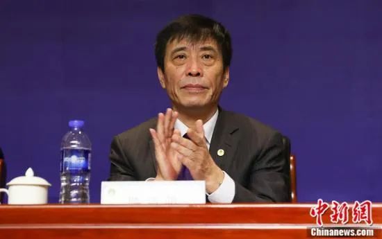 床边的老杨头回过神来。